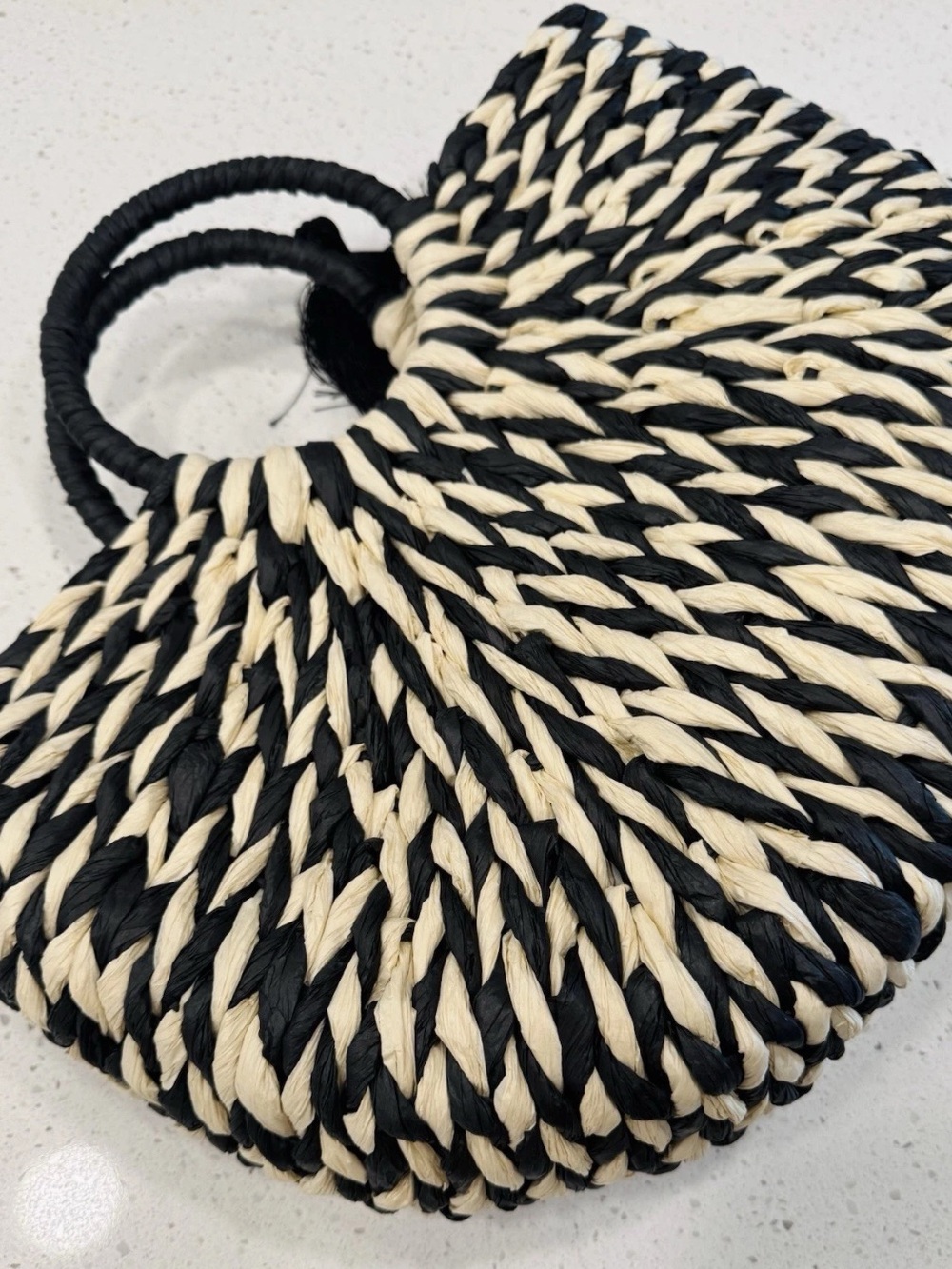 Dolce Vita Black Beige Raffia Woven Crescent Top Handbag/purse with tassel -New - Picture 3 of 4